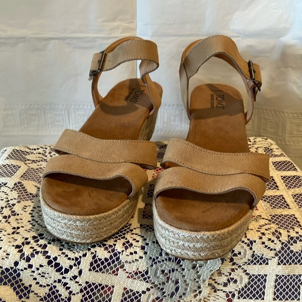 TOMS Women’s Honey Suede Wedge Sandals Sz 9 1/2 Leather Upper Ankle Strap GUC